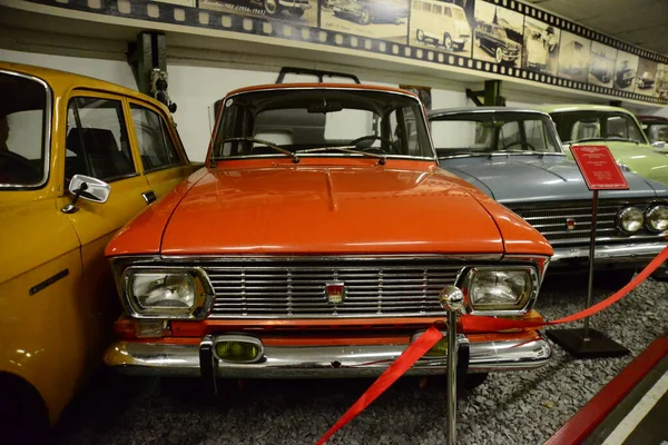 Zaporizhia Ucrânia Março 2019 Vista Frontal Sobre Carros Varicolored Museu — Fotografia de Stock