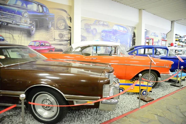 Запорижия Украина Марта 2019 Года Вид Спереди Разноцветные Автомобили Музее — стоковое фото
