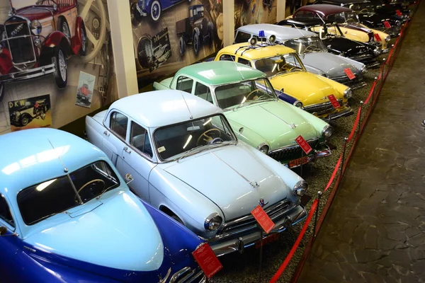 Zaporizhia Ukrajina Března 2019 Pohled Shora Pestrobarevné Automobily Muzeu Sovětských — Stock fotografie
