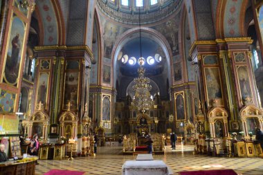 KHARKIV, UKRAINE - 24 Mart 2019: Annunciation Cathedral gündüz Kharkiv Ukrayna 'nın içindeki en uzun Ortodoks kiliselerinden biridir..