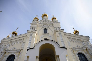 KHARKIV, UKRAINE - 29 Mart 2019: St. Pokrovsky Manastırı ve Pokrovsky Katedrali. Harkov, Ukrayna