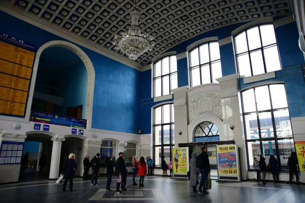 Zaporizhia Ukraine Maart 2019 Architectuur Van Het Treinstation Zaporizhzhia Mensen — Stockfoto