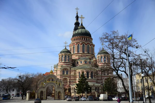 Kharkiv Ukraine 2019年3月24日 受胎告知大聖堂は最も高い正教会の一つであり その門は黄金のタマネギのドームとアイコンで飾られています ハリコフ ウクライナ — ストック写真