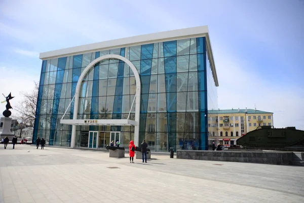 Kharkov Ukraine 2019年3月29日 哈尔科夫历史博物馆的建设 新的现代玻璃设计后重建 它坐落在宪法广场附近 — 图库照片