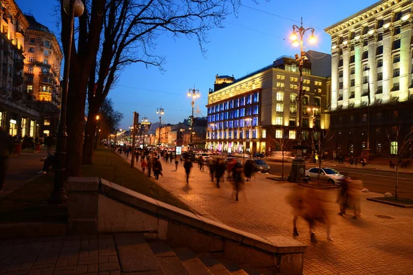 Ukraina Kijów Kwiecień 2019 Ulica Chreszczatyk Nocy Budowa Słynnego Centralnego — Zdjęcie stockowe