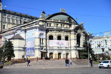 KYIV, UKRAINE - 5 Nisan 2019: Kyiv Opera ve Bale Tiyatrosu (1867). Kyiv Opera ve Bale Tiyatrosu adını Taras Shevchenko 'dan almıştır..