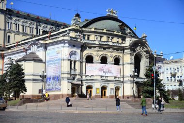 KYIV, UKRAINE - 5 Nisan 2019: Kyiv Opera ve Bale Tiyatrosu (1867). Kyiv Opera ve Bale Tiyatrosu adını Taras Shevchenko 'dan almıştır..