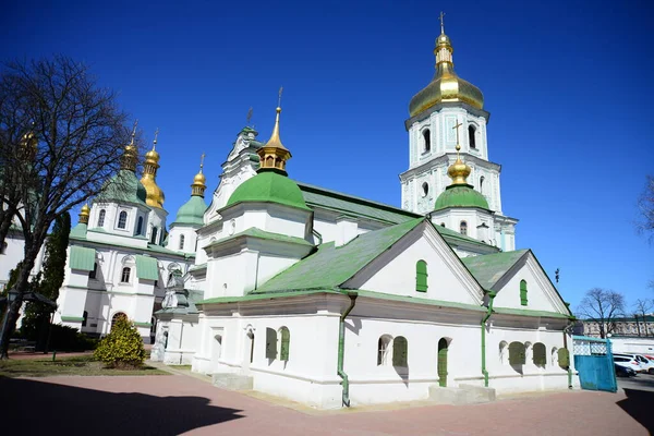 Kyiv Ukraine April 2019 Gröna Och Gyllene Domäner Sophia Cathedral — Stockfoto
