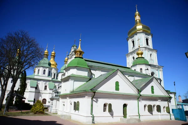 Kyiv Ukraine April 2019 Gröna Och Gyllene Domäner Sophia Cathedral — Stockfoto