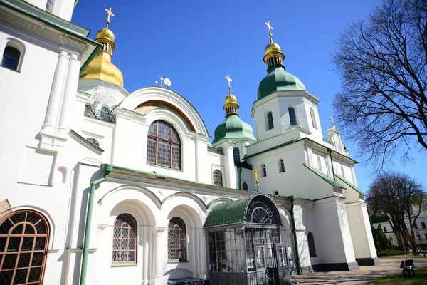 Kyiv Ukraine April 2019 Gröna Och Gyllene Domäner Sophia Cathedral — Stockfoto