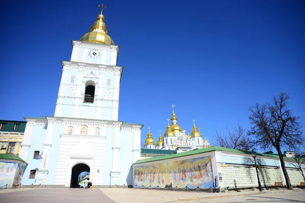 Kilátás Szent Mihály Golden Domed Kolostor Székesegyház Harangtorony Kijevben Ukrán — Stock Fotó