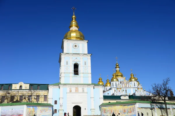 基辅的圣米迦勒金屋修道院 有教堂和钟楼 是乌克兰东正教教堂 — 图库照片