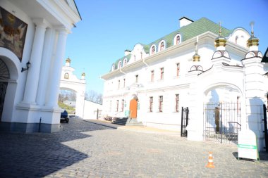 KYIV, UKRAINE - 10 Nisan 2019: Ukrayna 'nın Kiev kentindeki Pechersk Lavra manastırındaki Ortodoks Kilisesi' nin ayrıntılı görünümü