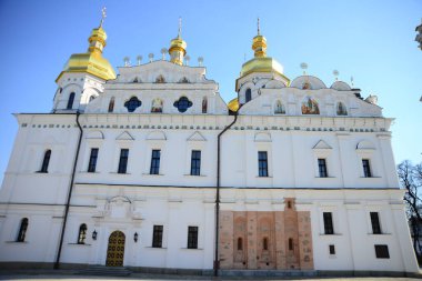 KYIV, UKRAINE - 10 Nisan 2019: Ukrayna 'nın Kiev kentindeki Pechersk Lavra manastırındaki Ortodoks Kilisesi' nin ayrıntılı görünümü