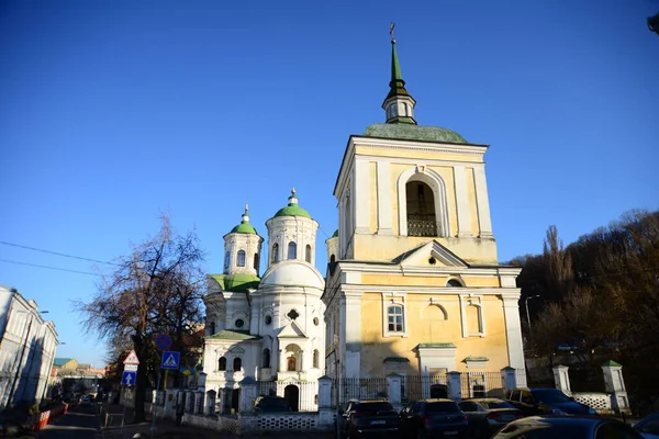Kyiv Ukraine Kwiecień 2019 Stare Miasto Podolski Kościół Wstawienniczy Dzwonnicą — Zdjęcie stockowe