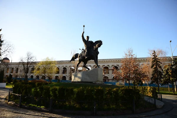 Kyiv Ukraine Kwiecień 2019 Pomnik Petra Sagaidachnogo Znajduje Się Dzielnicy — Zdjęcie stockowe