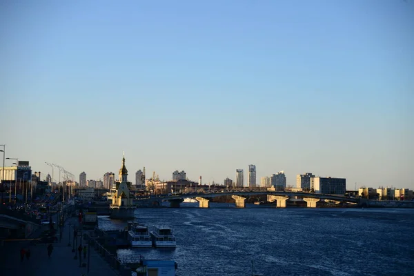 Kiew Ukraine April 2019 Uferpromenade Des Dnjepr Hafens Und Des — Stockfoto