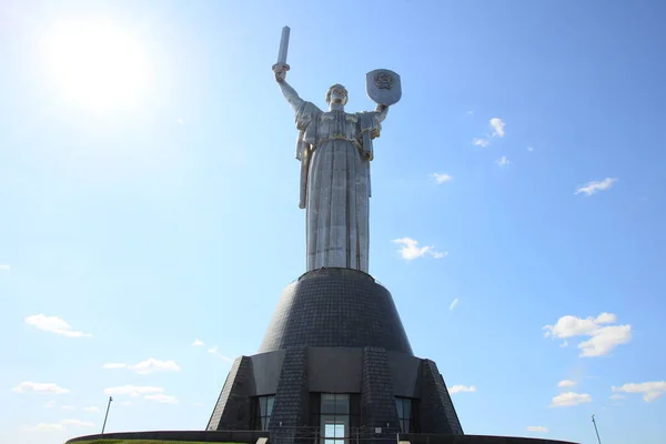 Kyiv Ukraine Abril 2019 Monumento Pátria Com Uma Espada Uma — Fotografia de Stock