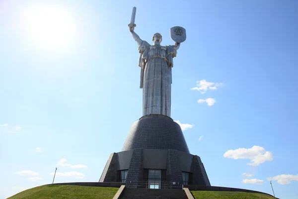 Kyiv Ukrajina Dubna 2019 Památník Vlasti Mečem Deskou Kovu Sssr — Stock fotografie