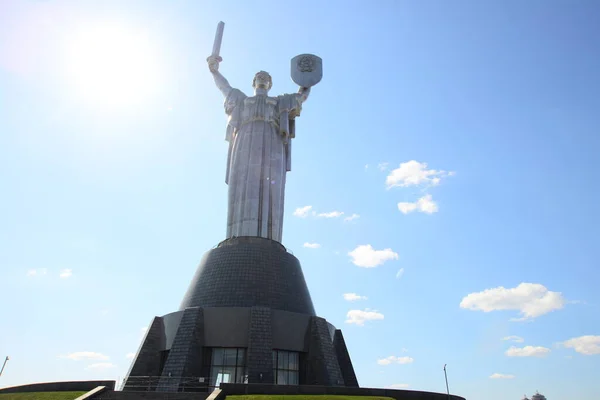 Kyiv Ukrajina Dubna 2019 Památník Vlasti Mečem Deskou Kovu Sssr — Stock fotografie