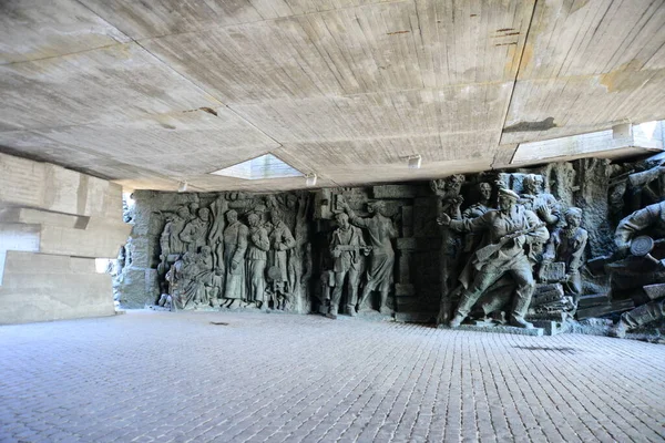Kyiv Ukraine April 2019 Het Betonnen Bronzen Monument Van Soldaten — Stockfoto
