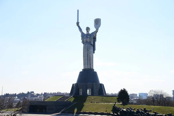 Kyiv Ucraina Aprile 2019 Monumento Patria Con Una Spada Una — Foto Stock