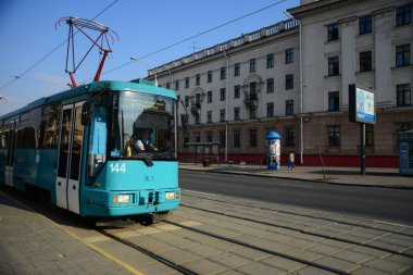 MINSK, BELARUS - 15 Nisan 2019: Tramvay zafer meydanına yakın bir yerde.