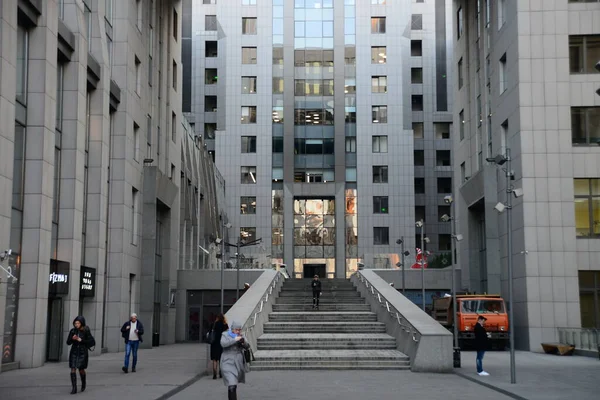 KYIV, UKRAINE - 13 Nisan 2019: Velyka Vasylkivska Caddesi 'ndeki Toronto-Kiev iş merkezi