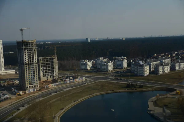 Minsk Belarus エイプリル社2019 ベラルーシ国立図書館の展望台からのミンスクの美しい眺め ショッピング エンターテイメントセンターダナモール — ストック写真