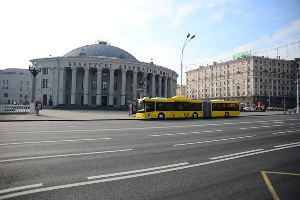 Minsk Belarus Απριλιου 2019 Τοπικοί Γύρω Από Δρόμο Στο Μινσκ — Φωτογραφία Αρχείου
