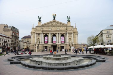 LVIV, UKRAINE - 17 Nisan 2019: Solomiya Krushelnytska Devlet Akademik Operası (Lviv opera binası) ve Bale Tiyatrosu (1897 - 1900) Viyana neo-rönesans tarzında inşa edilmiştir.