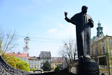 LVIV, UKRAINE - 17 Nisan 2019: Taras Shevchenko Anıtı ve Ulusal Uyanış Dalgası. Anıt 24 Ağustos 1992 'de Prospekt of Freedom' da açıldı. Dalga 1996 'da yapıldı.