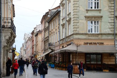 LVIV, UKRAINE - 17 Nisan 2019: Lviv, Ukrayna 'nın batısında, Galiçya' nın tarihi bölgesinin başkenti. Lviv tarihi şehir merkezi UNESCO Dünya Mirasları Listesinde yer alıyor