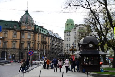 LVIV, UKRAINE - 17 Nisan 2019: Lviv, Ukrayna 'nın batısında, Galiçya' nın tarihi bölgesinin başkenti. Lviv tarihi şehir merkezi UNESCO Dünya Mirasları Listesinde yer alıyor