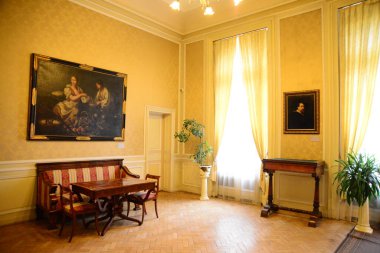 LVIV, UKRAINE - 17 Nisan 2019: 18 Haziran 2017 'de Lviv, Ukrayna' da Potocki Sarayı 'nın iç cephesi. 2000 'lerde Ukrayna Başkanı sarayı konutlarından biri olarak tahsis etti.