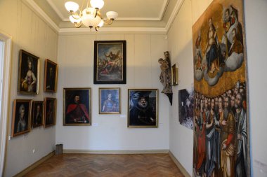 LVIV, UKRAINE - 17 Nisan 2019: 18 Haziran 2017 'de Lviv, Ukrayna' da Potocki Sarayı 'nın iç cephesi. 2000 'lerde Ukrayna Başkanı sarayı konutlarından biri olarak tahsis etti.
