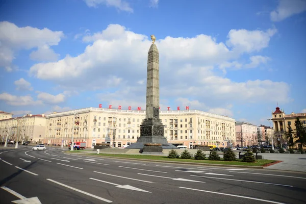 Minsk Belarus Kwiecień 2019 Plac Zwycięstwa Pomnikiem Czci Poległych Żołnierzy — Zdjęcie stockowe