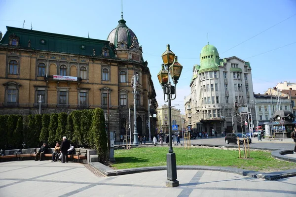 Lviv Ukraine April 2019 Gamla Gatlyktor Med Etnografiska Museet Och — Stockfoto