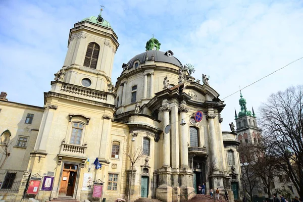 Lviv Ukraine April 2019 Vacker Utsikt Över Dominikanska Katedralen Övertagande — Stockfoto