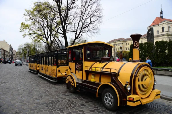 Lviv Ucrânia Abril 2019 Trem Turístico Lviv Trem Turismo Parada — Fotografia de Stock