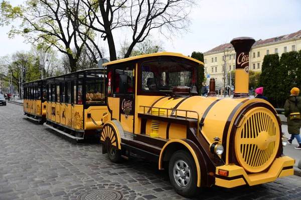 Lviv Ucrânia Abril 2019 Trem Turístico Lviv Trem Turismo Parada — Fotografia de Stock