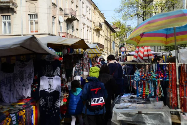 Lviv Ucrania Abril 2019 Antiguo Mercadillo Mercado Callejero Regalos Ciudad — Foto de Stock