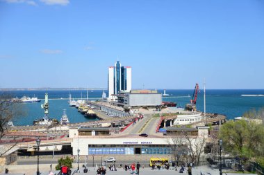 ODESSA, UKRAINE - 20 Nisan 2019: Potemkin güzel bir yaz gününde Odessa, Ukrayna 'ya adım attı