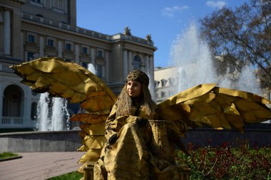 ODESSA, UKRAINE - 20 Nisan 2019: Odessa, Ukrayna 'daki güzel opera ve bale binası, ünlü kent simgesi