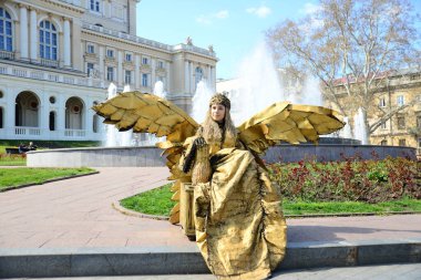 ODESSA, UKRAINE - 20 Nisan 2019: Odessa, Ukrayna 'daki güzel opera ve bale binası, ünlü kent simgesi