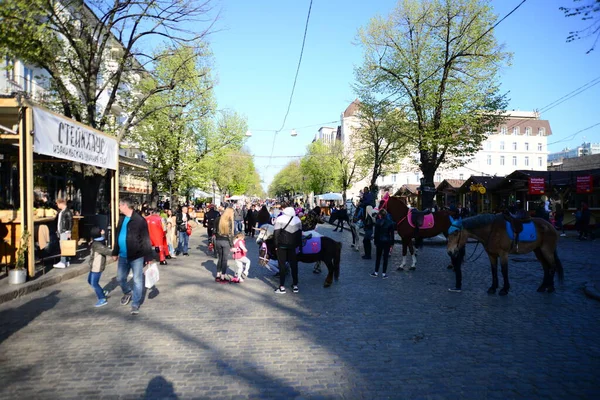 Odessa Ukraine Abril 2019 Rua Deribasovskaya Rua Central Cidade Oferece — Fotografia de Stock