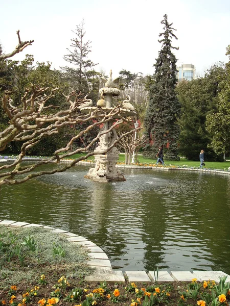 Jardín del Palacio Dolmabahce — Foto de Stock
