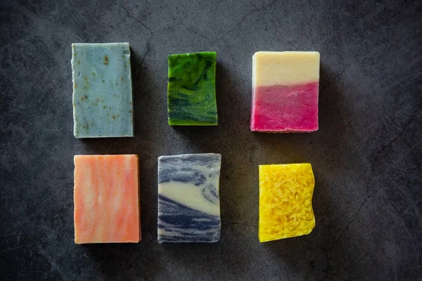 Flat Lay Natural Handmade Soaps Top View Dark Background — Stock Photo, Image