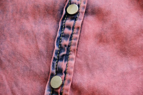 Różowy Dżinsowy Materiał Guzikami Zbliżenie Tło Faktura Szczegóły Mody — Zdjęcie stockowe