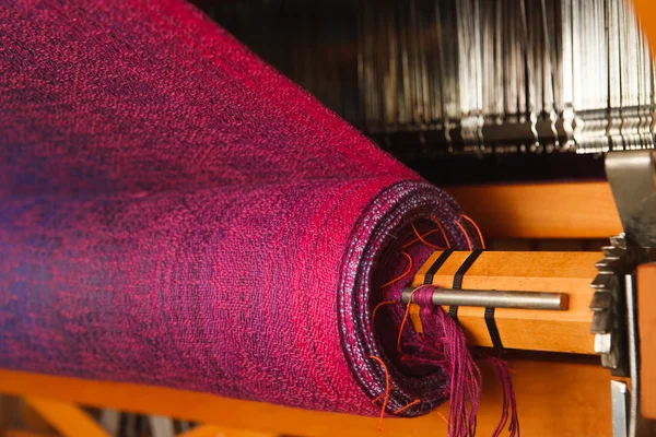 ショットをすぐに織り色織機 — ストック写真